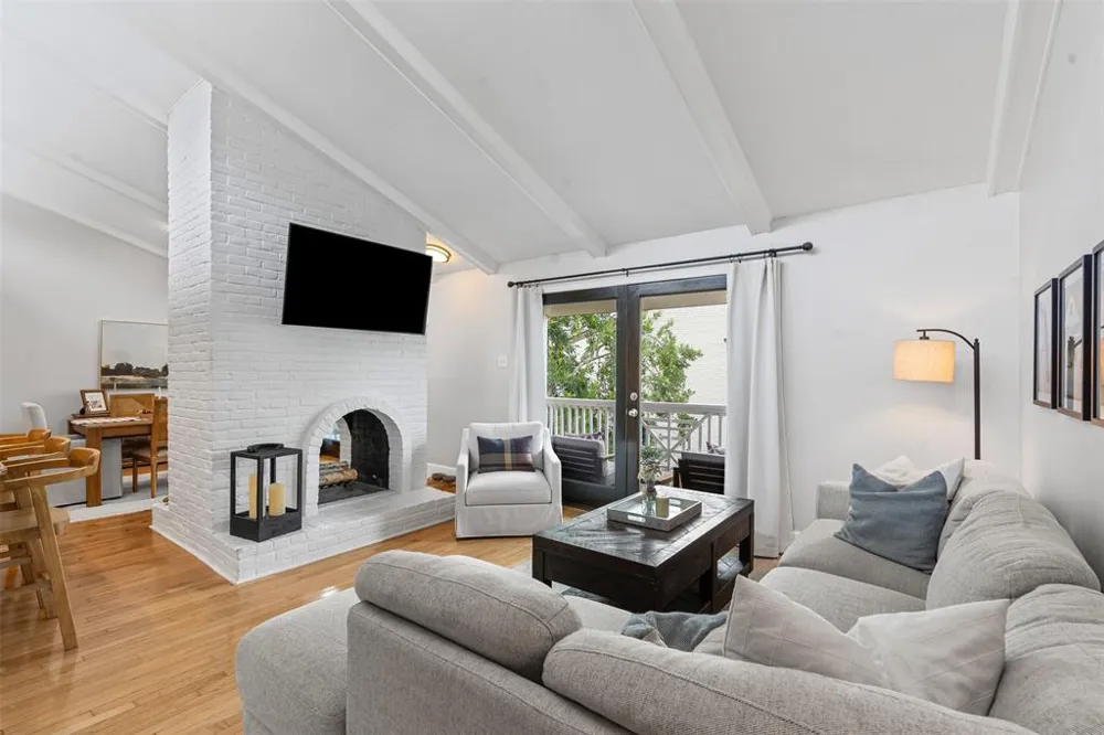 5932 Sandhurst Lane #213