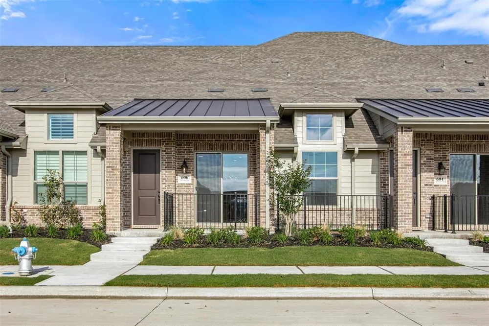 606 Tall Grass Trail