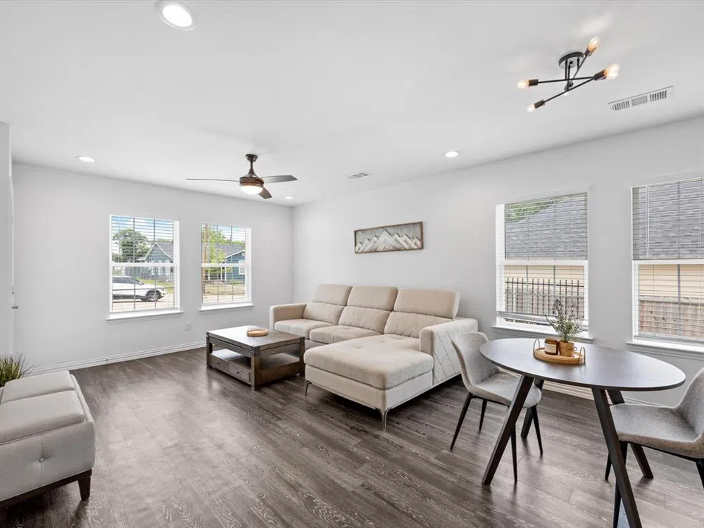 1422 Hendricks Avenue