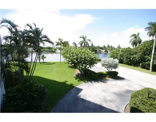 1000 Lowry Street #2c