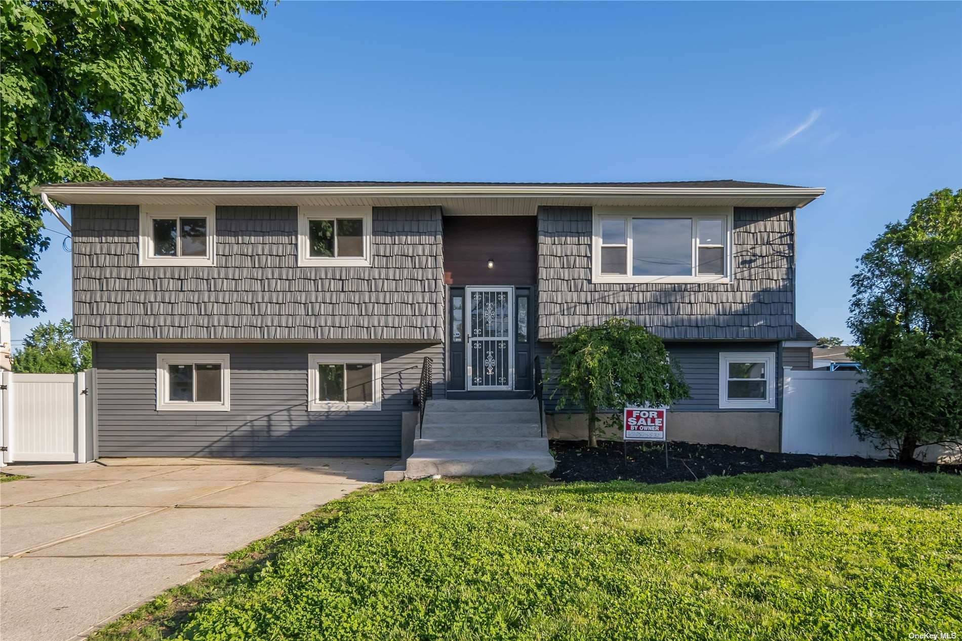 44 Clarke Street Brentwood, NY 11717