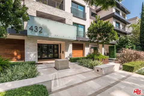 432 Oakhurst Drive #204
