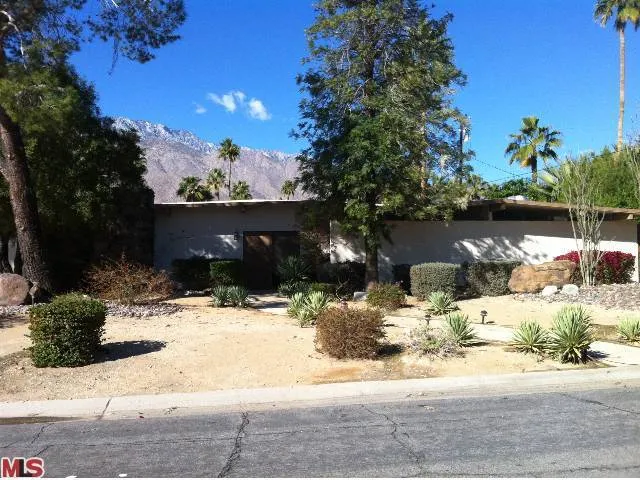 207 DEBBY DRIVE Palm Springs, CA 92262