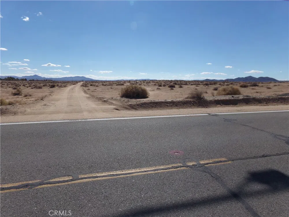 4881120 Mountain View St. Hinkley, CA 92347