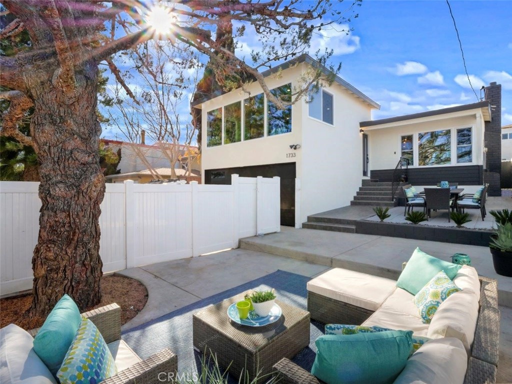 1733 Wollacott Street