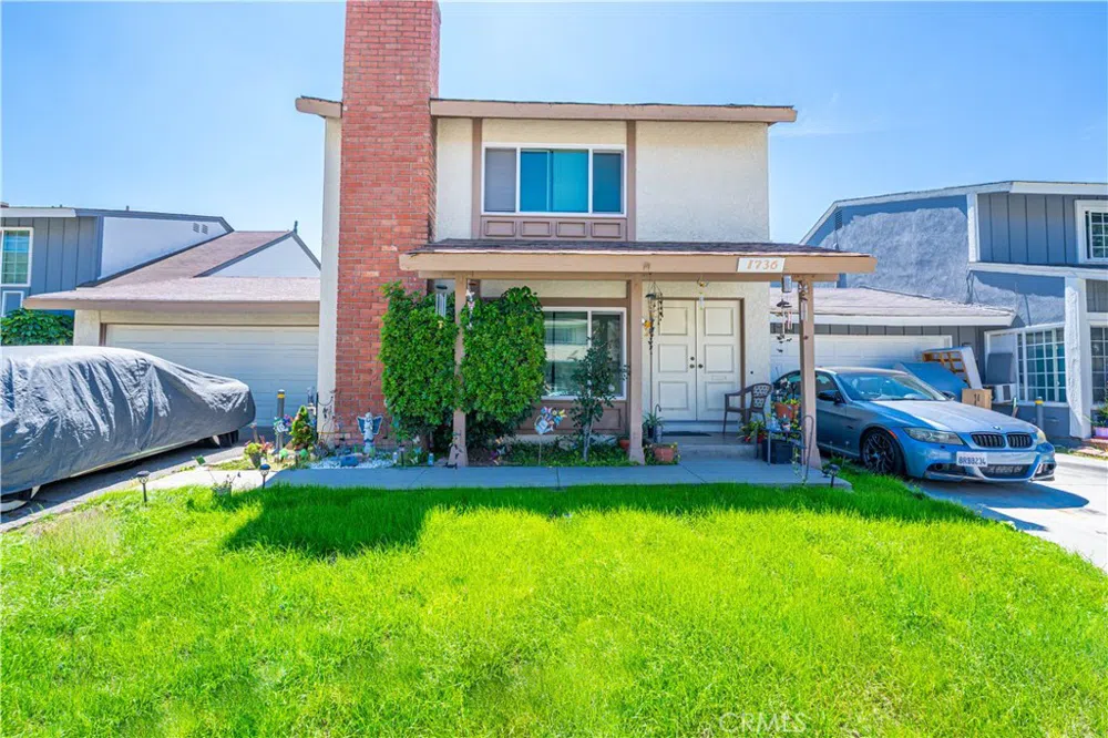 1736 E Oakridge Circle