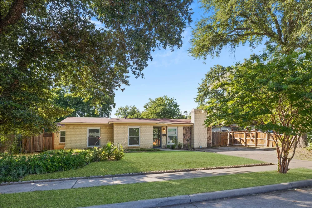 1203 Valley View Drive