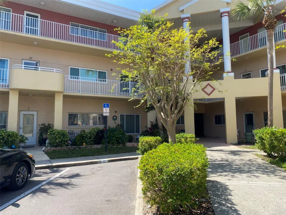 2022 CAMELOT DRIVE #9 Clearwater, FL 33763