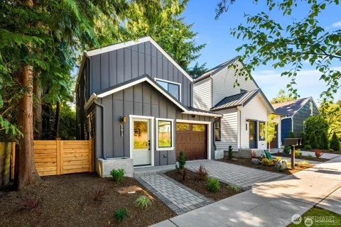 5613 43rd Avenue NE