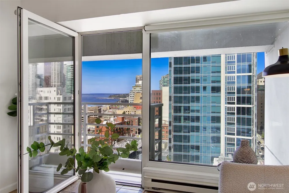 1415 2nd Avenue #1903