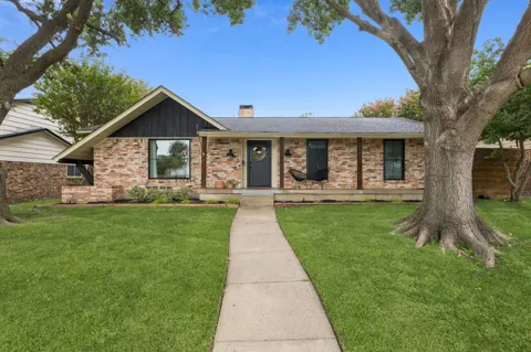 718 Brentwood Lane