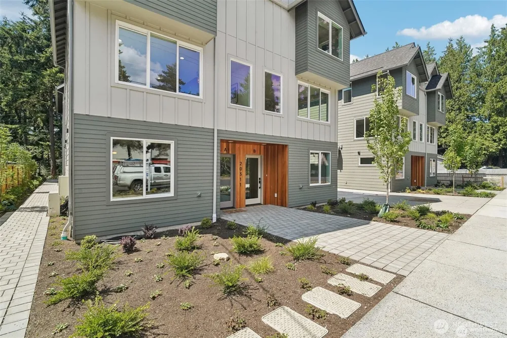 20311 14th Avenue NE #B Shoreline, WA 98155
