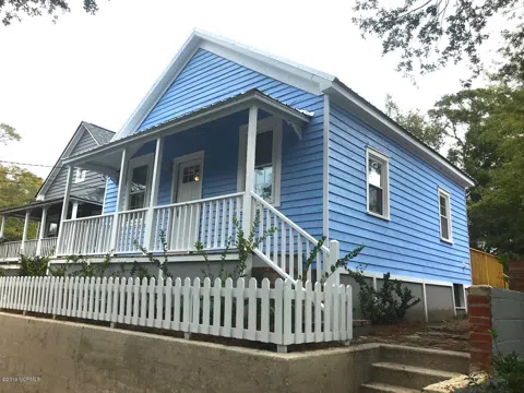 807 S 6th Street