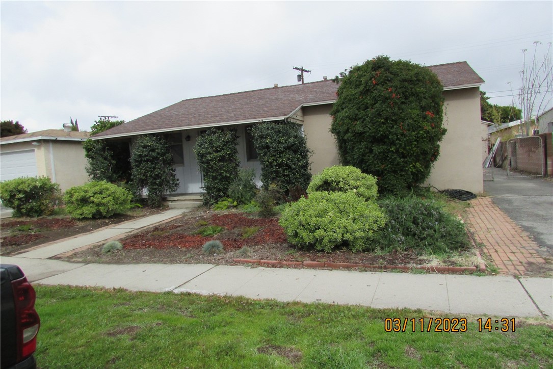 8726 Hazeltine Avenue