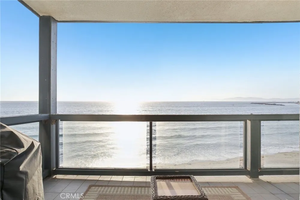 575 Esplanade #205