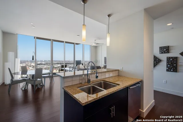 610 E Market St #2810