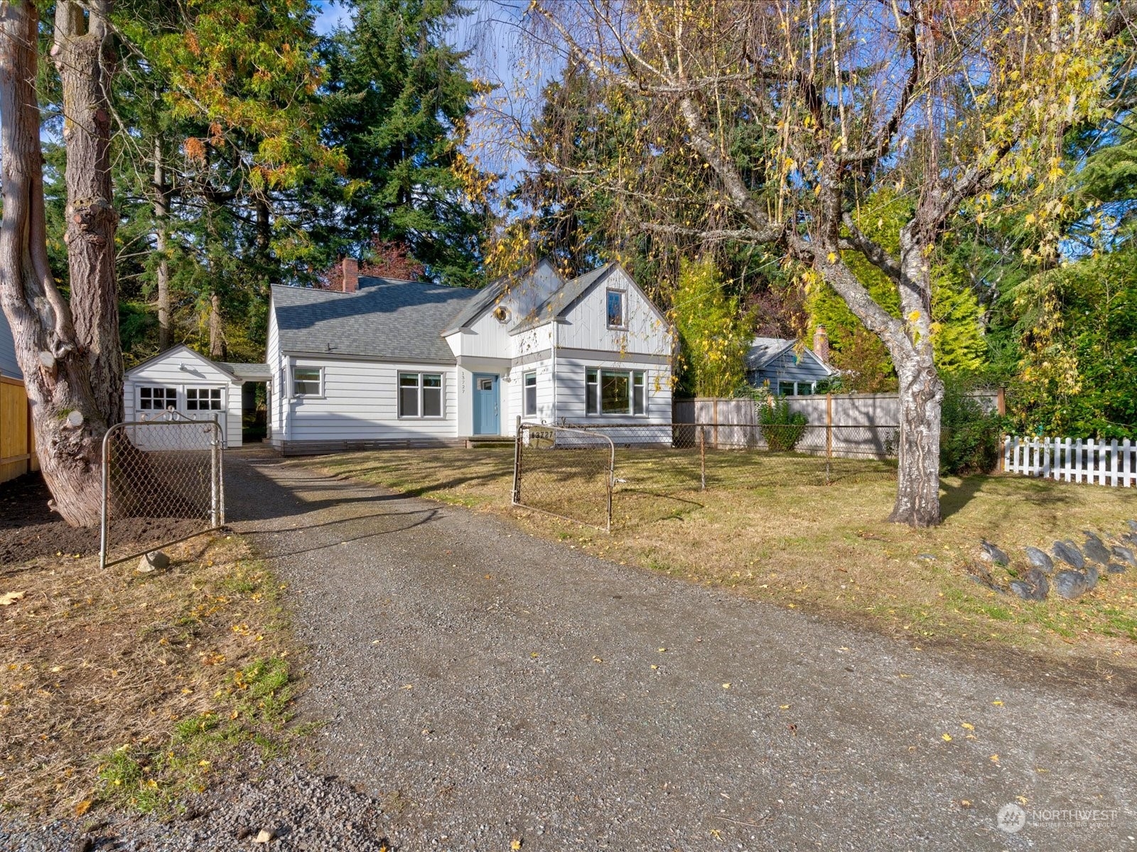 13727 Palatine Avenue N Seattle, WA 98133
