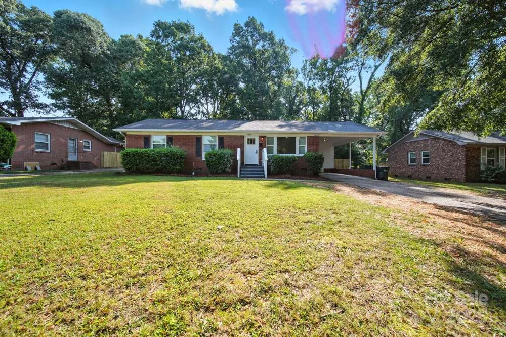 830 Log Cabin Road Charlotte, NC 28213