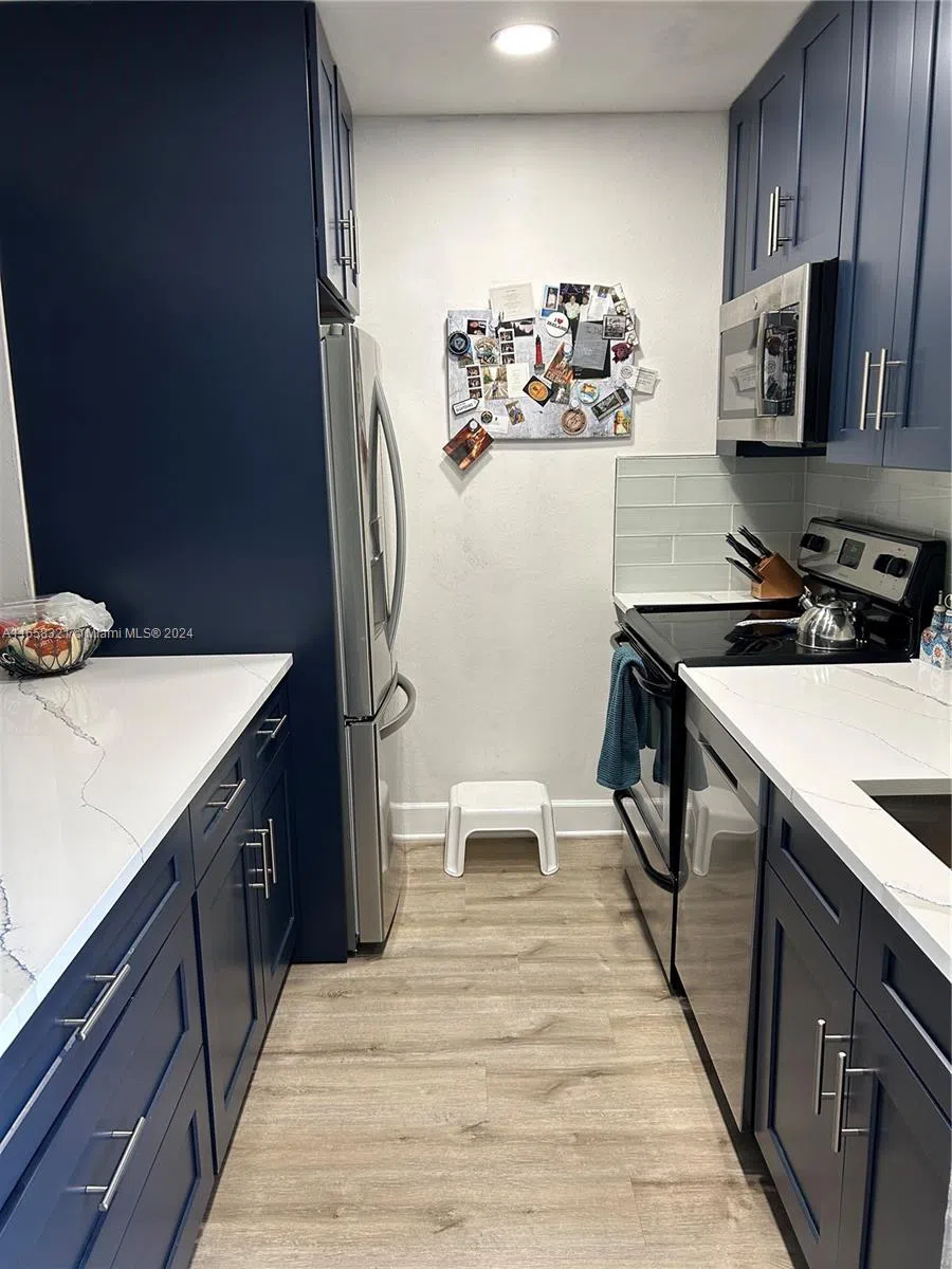 725 Hummingbird Way #212