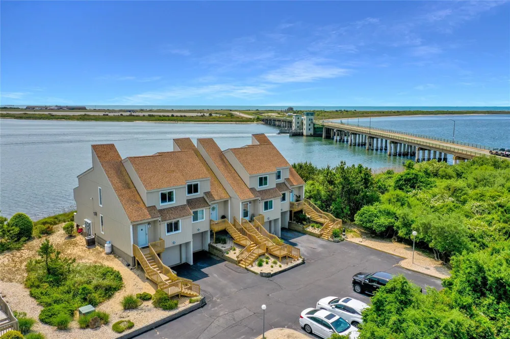 4 Waters Edge #4 Brookhaven, NY 11967