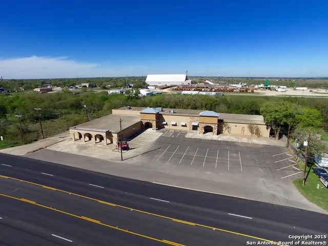 1603 Oak St Jourdanton, TX 78026