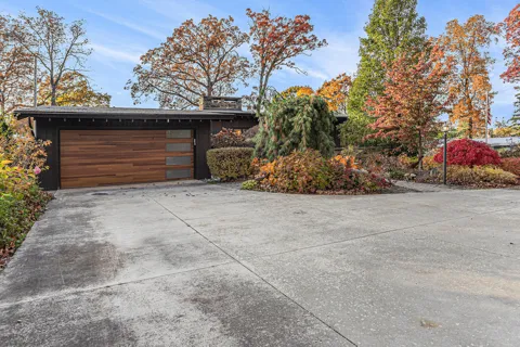 8 Hiawatha Drive