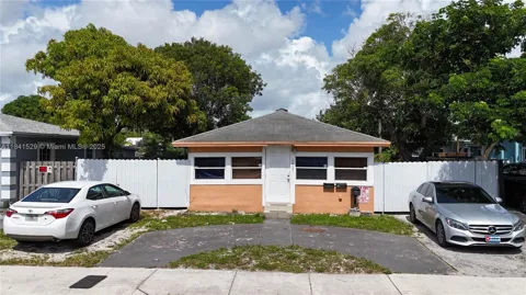 1437 Andrews Ave