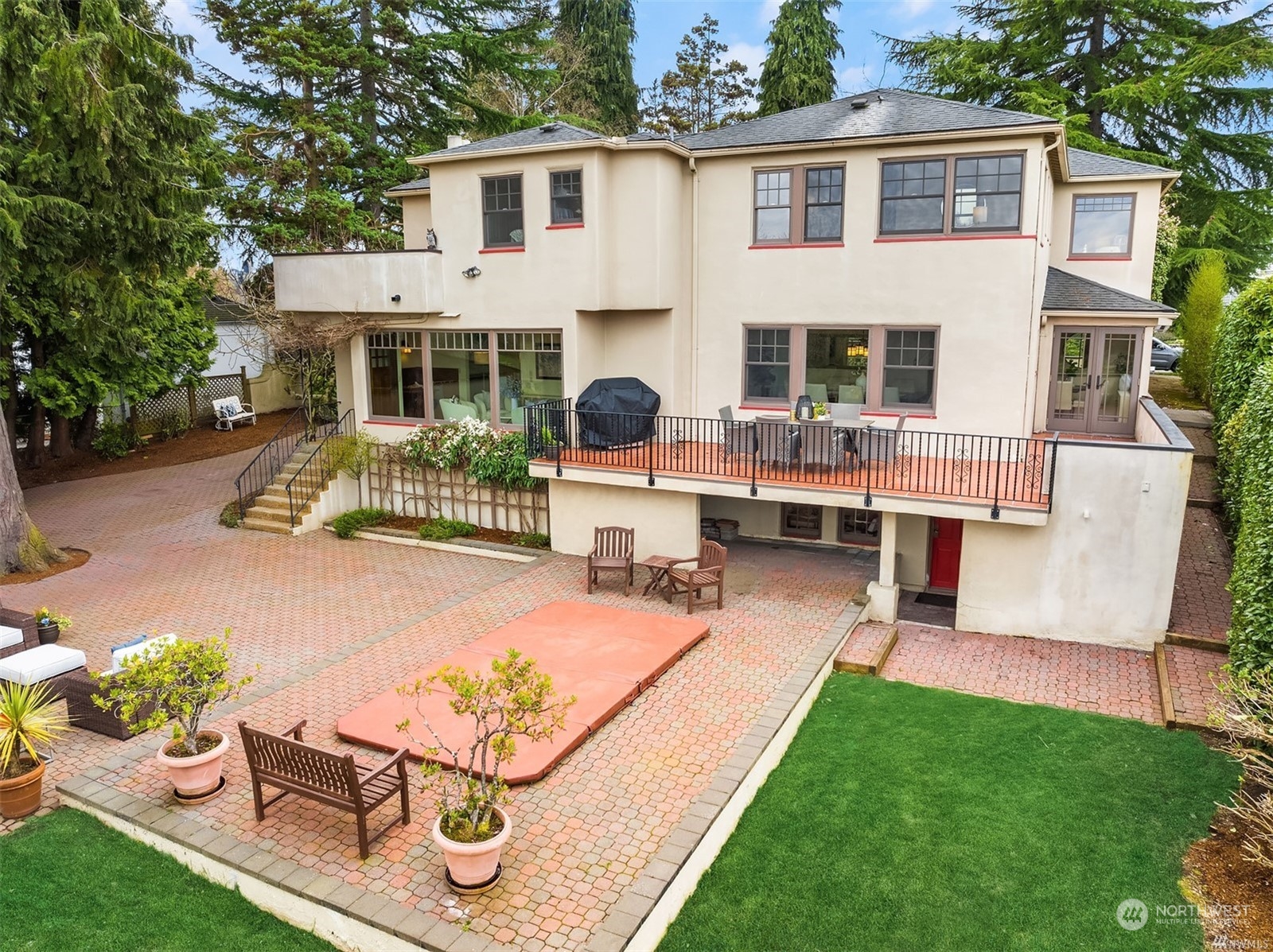 3838 Cascadia Avenue S