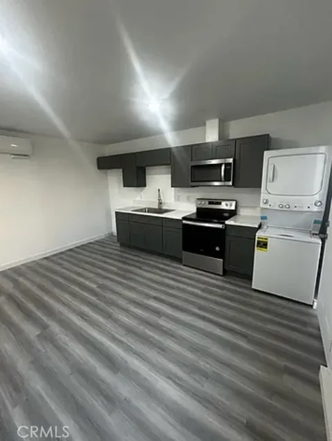 648 E Cerritos #2