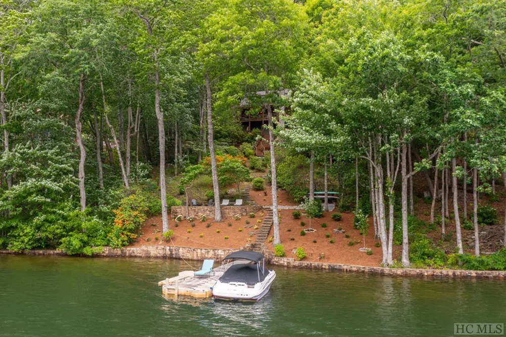 1049 Glenshore Drive