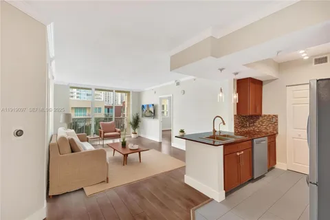 2000 Bayshore Dr #605