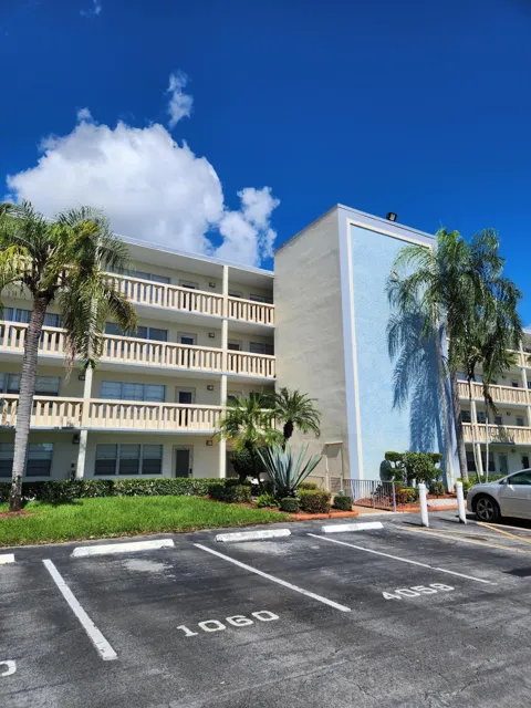 3059 Ainslie #D