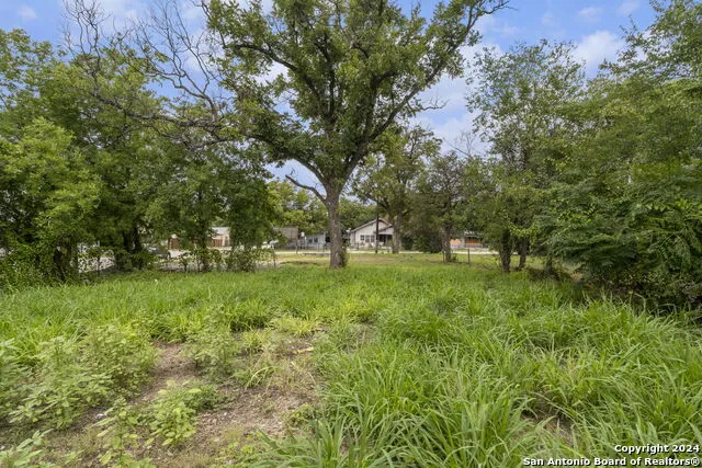 214 MUSTANG ALY San Antonio, TX 78207