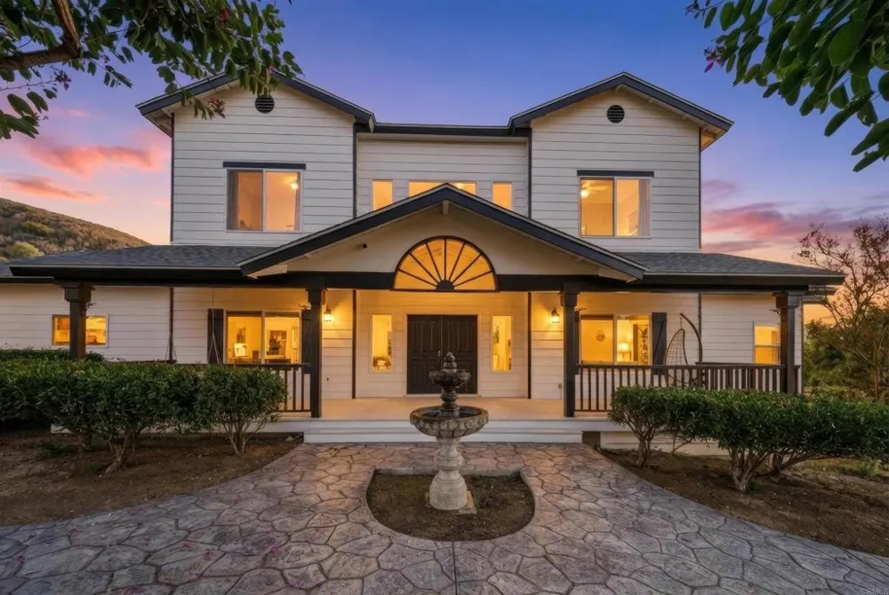 1925 Robinhood Road Vista, CA 92084