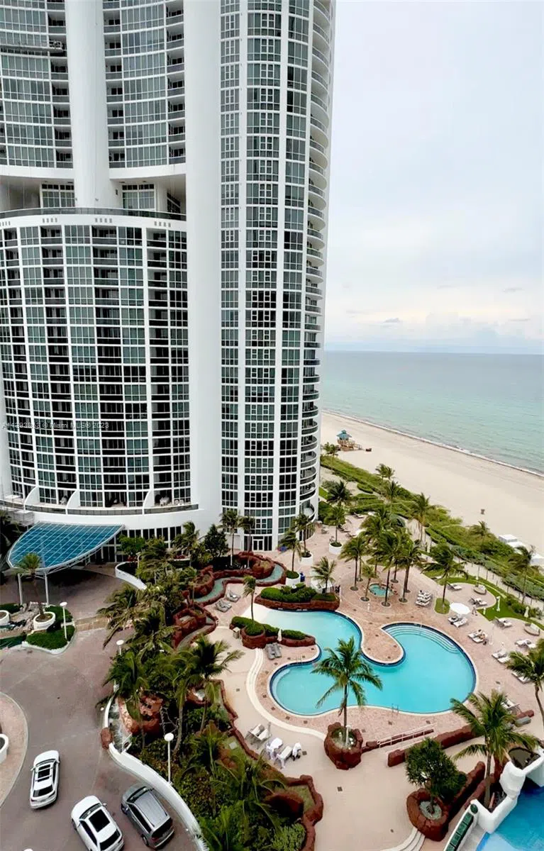 18101 Collins Ave #1406