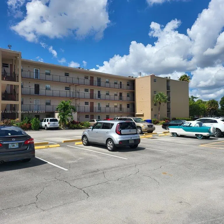 225 Bonnie Blvd #102