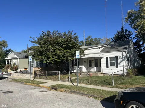 1828 E Maryland Street