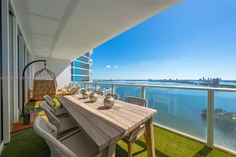 2020 Bayshore Dr #2206