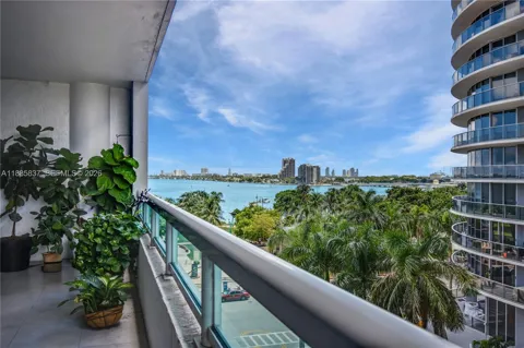 1800 Bayshore Dr #512