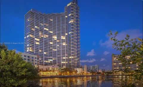 2020 Bayshore Dr #1008