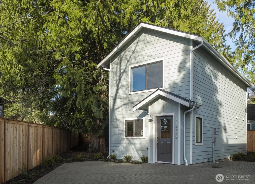 11043 B 19th Avenue NE Seattle, WA 98125