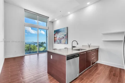 1900 Bayshore Dr #604