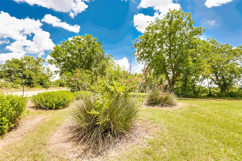 718 County RD Ovalo, TX 79541