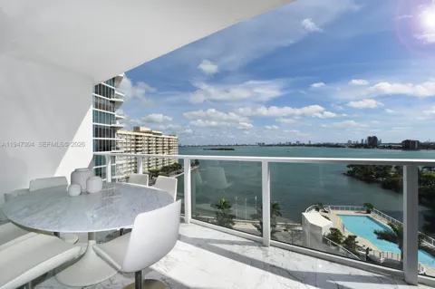 2020 Bayshore Dr #1007