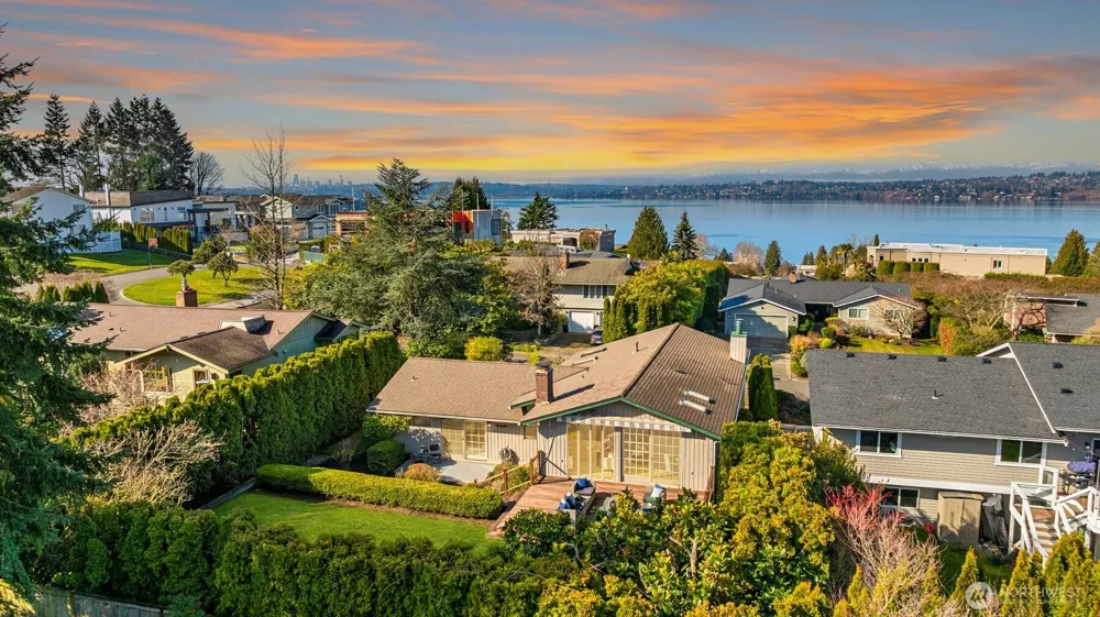6114 104th Avenue NE Kirkland, WA 98033