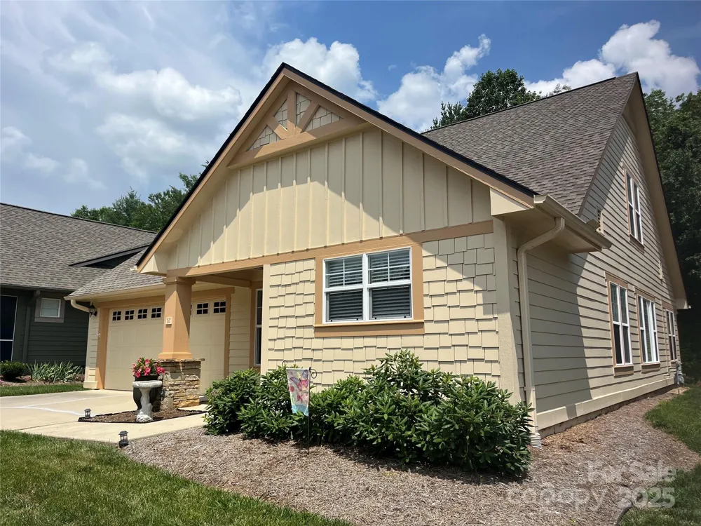 24 Gray Wolf Lane Hendersonville, NC 28792