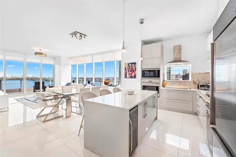 2020 BAYSHORE DR #2110