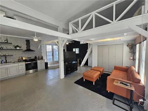 74 Boulevard SE #B