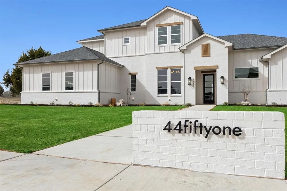 4451 Redbud Lane Midlothian, TX 76065