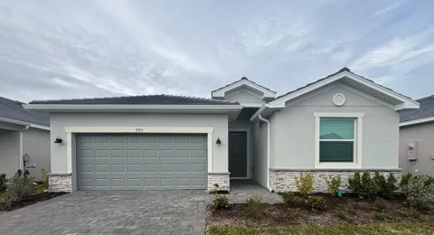 7773 LAKES EDGE LANE